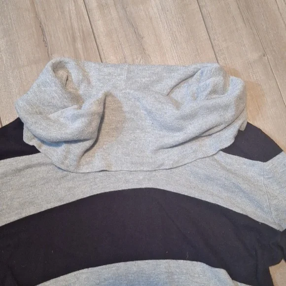 Turtle Neck - Picture 3 of 8